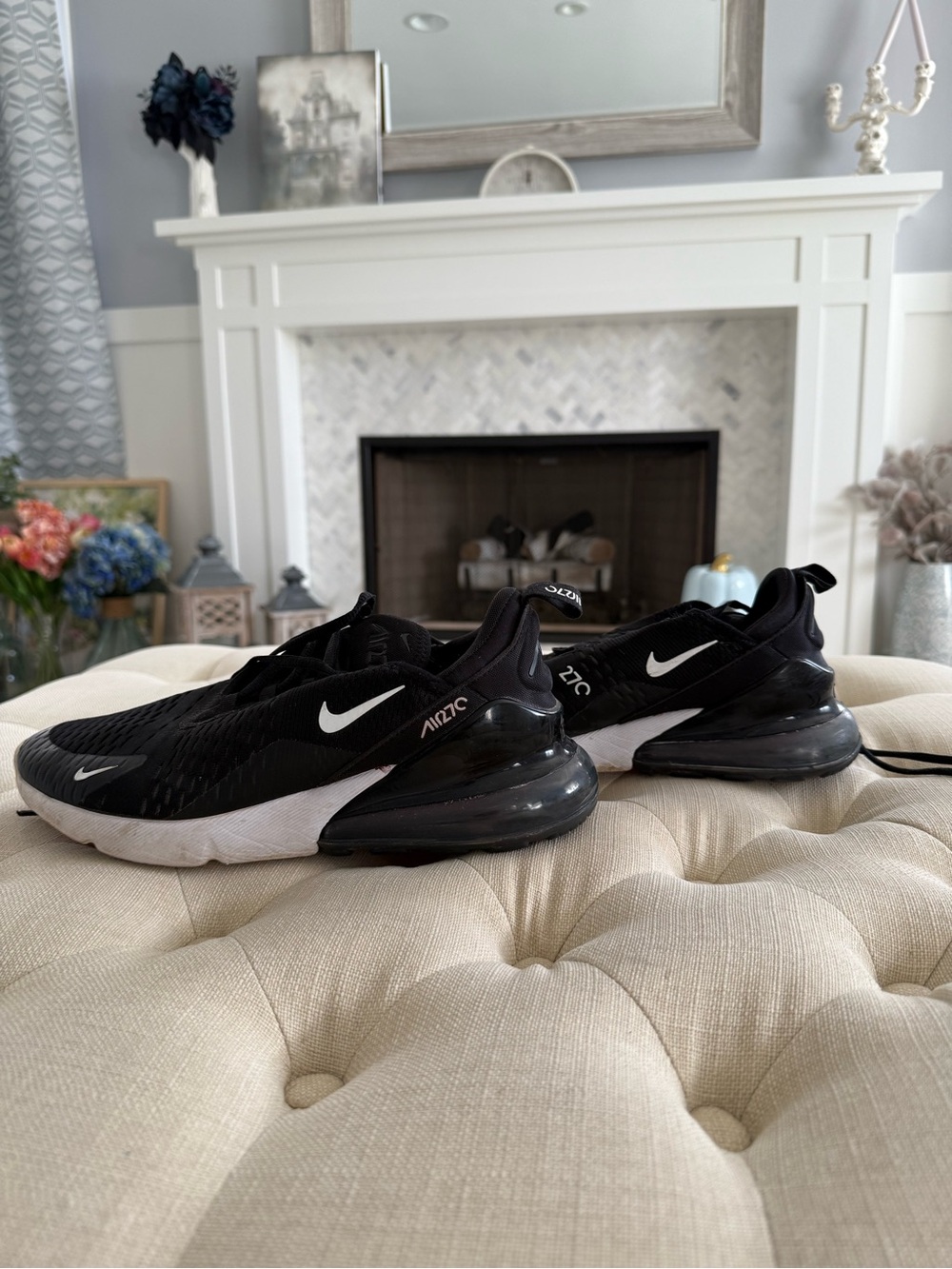 Nike Air Max 270 Black/White Athletic Shoes